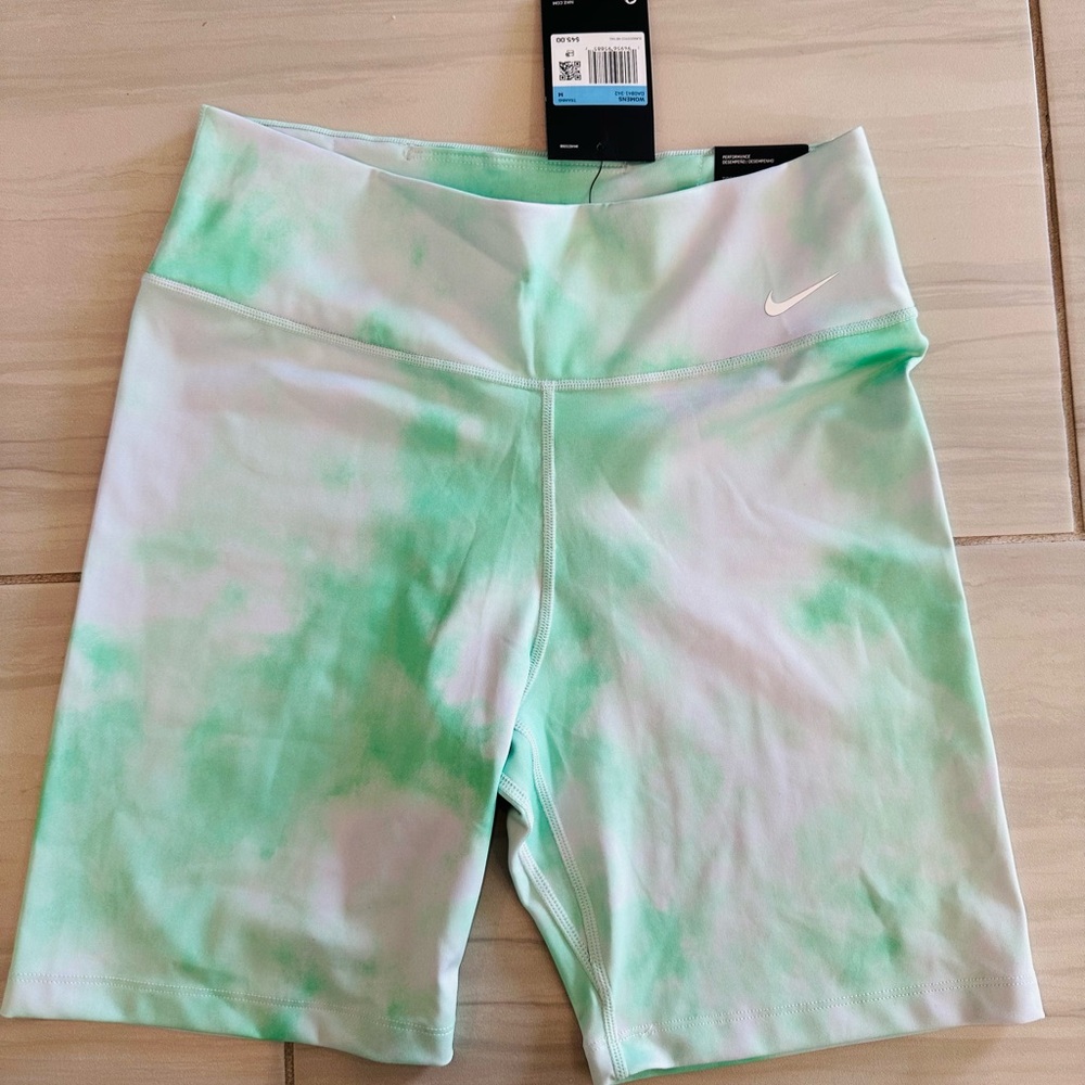 NWT Size Medium Nike Women's Green Tie-Dye Biker Shorts